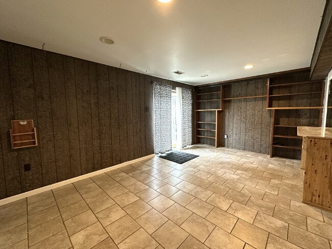 Building Photo - 3 Bedroom Duplex in Westminster
