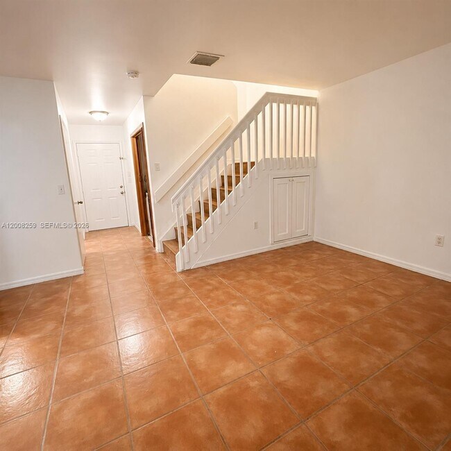 Building Photo - 6235 SW Kendale Lakes Cir