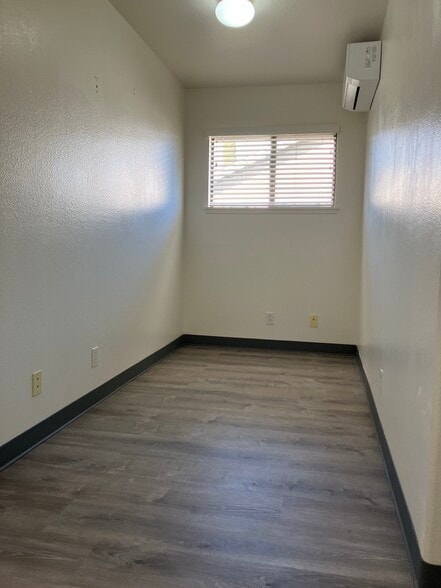 BONUS space / room (* use for. . . yoga, meditation, office, your choice) - 95-2052 Puukaa St