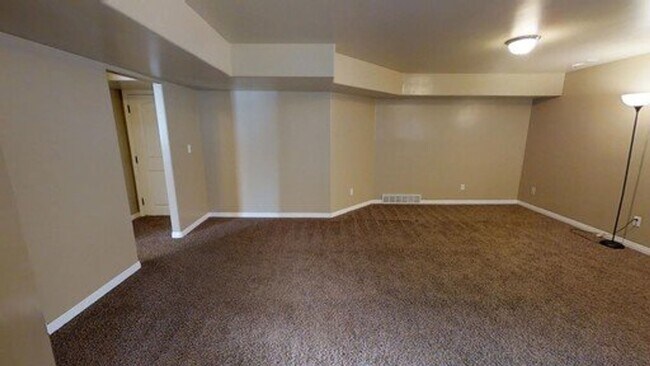 Building Photo - Cozy 2 bed 1 bath basement apartment, Eagle Mountain