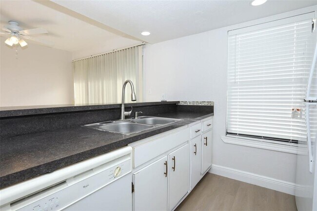 Building Photo - 4029 Henley Rd