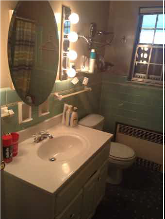 Building Photo - Charming Three-Bedroom Home Near Universit...