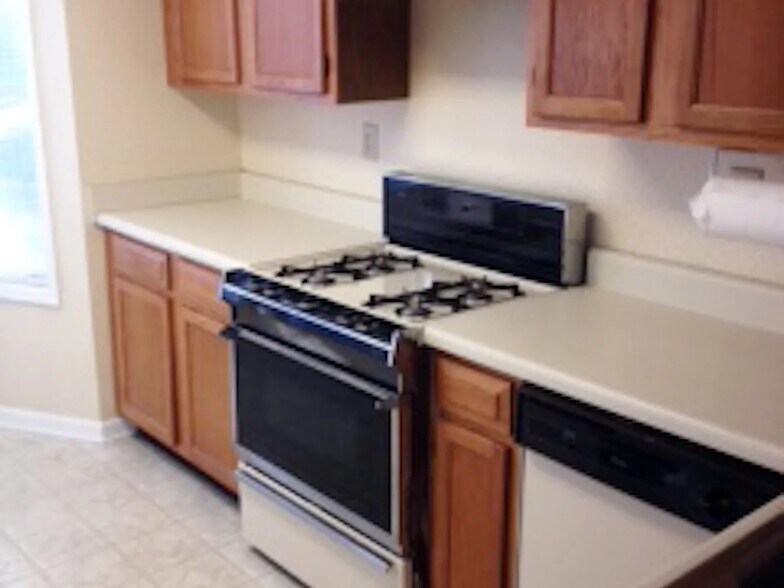 Building Photo - 6461 Northridge Way