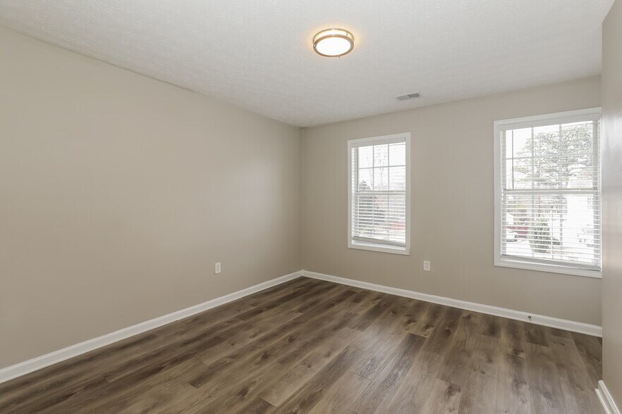 Building Photo - 733 Sinclair Way