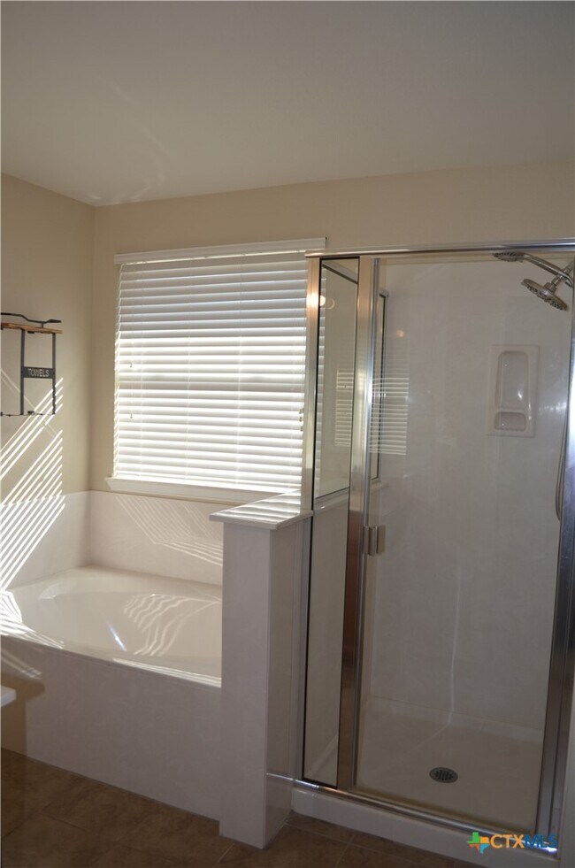 Building Photo - 108 W Gemini Ln