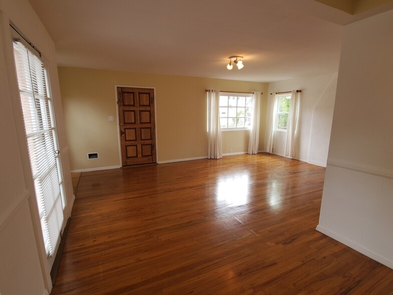 Living Room - 663 Marine St