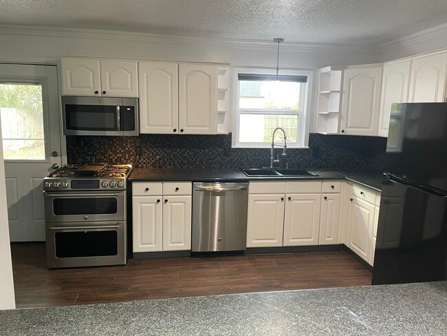 Building Photo - 7303 Carol Dr