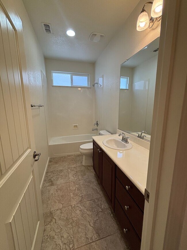 Building Photo - West Roseville Solar! 3 Bedroom, Plus den/...