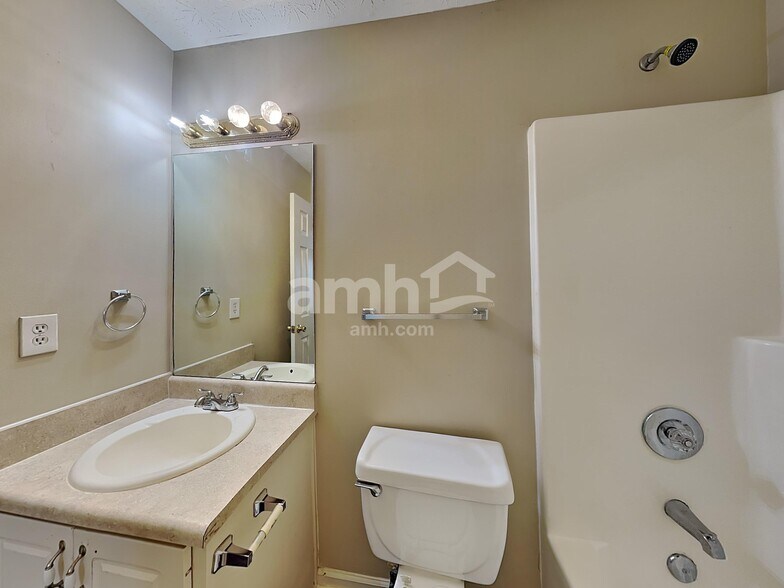 Building Photo - 682 Simon Park Cir