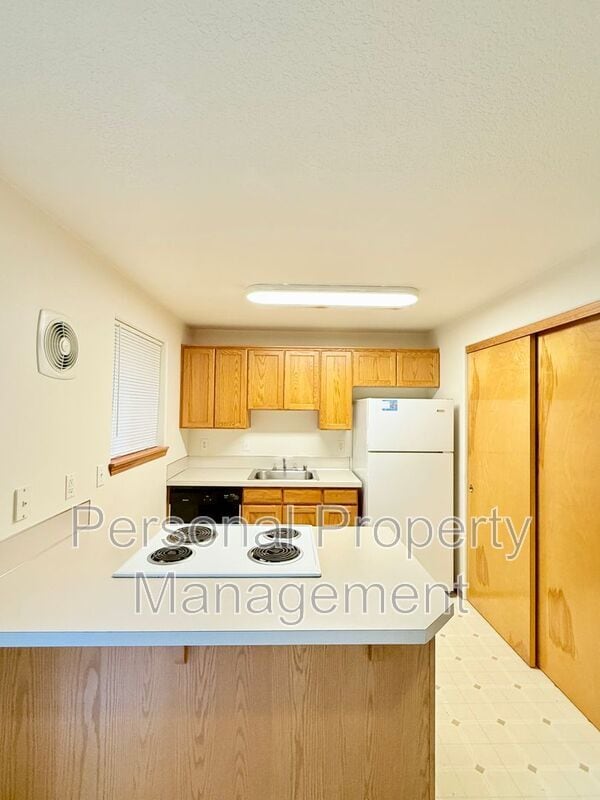 Building Photo - 3360 L St