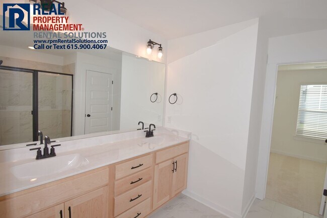 Building Photo - Gorgeous 3 bd home in Murfreesboro off of Veterans Pkwy. Loft and Office!