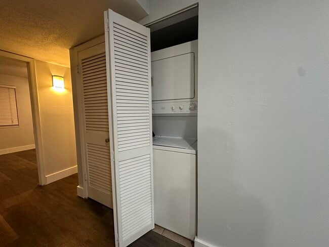 Building Photo - 1951 N Meridian Rd