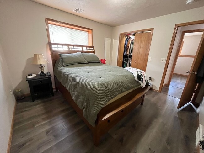 Building Photo - 3 Bed/2 Bath Apartment in Sioux Falls!
