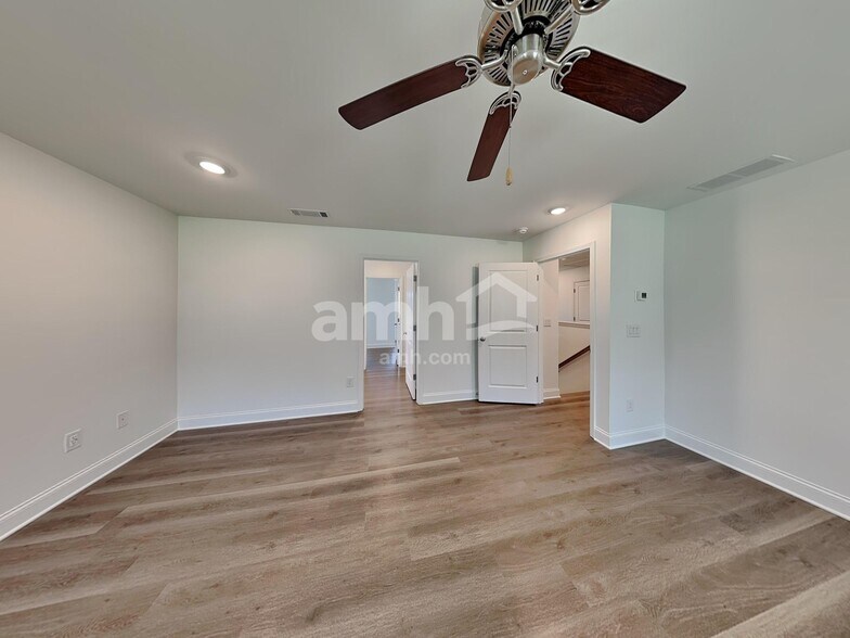 Building Photo - 108 Punderson Dr