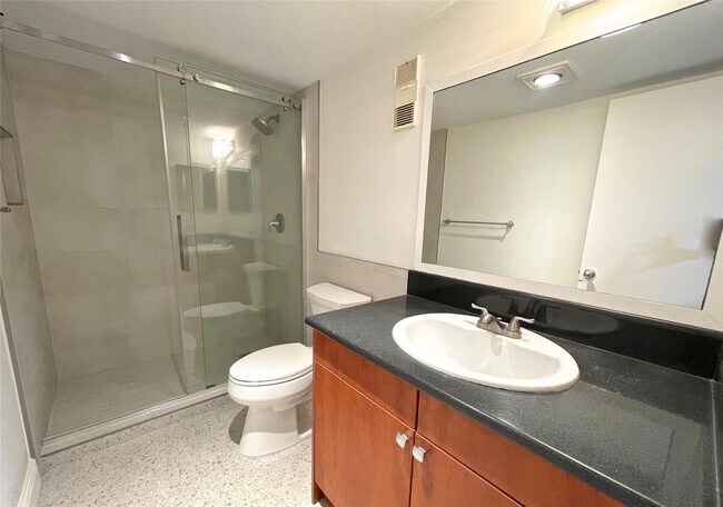 Building Photo - 9411 Evergreen Pl