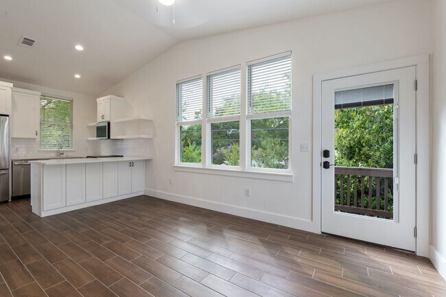 Building Photo - 4416 Rosedale Ave