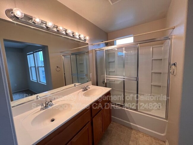 Building Photo - 1586 Sumac Pl