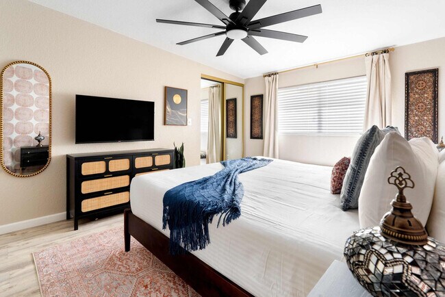 Building Photo - 6235 E Thunderbird Rd