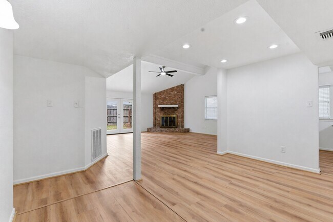 Building Photo - 11631 Inga Ln