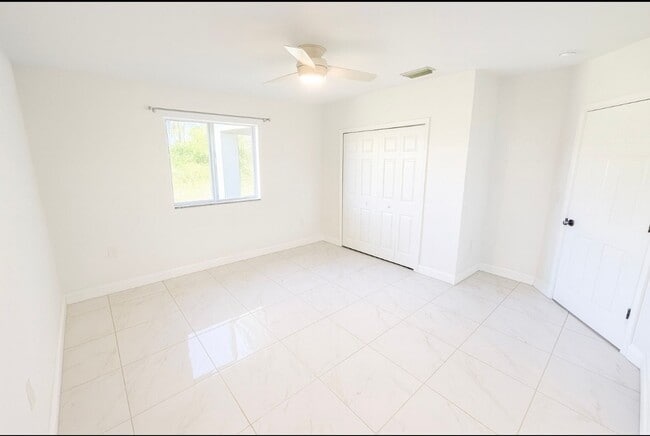 Building Photo - MUST SEE -2/2/1+OPEN DEN-DUPLEX IN GREENBR...