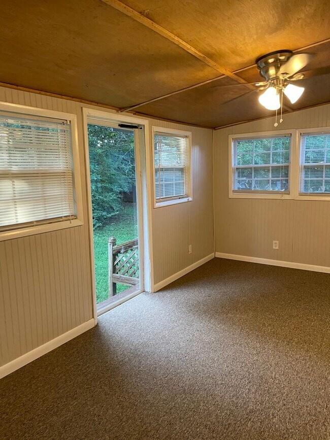 Building Photo - 8927 Cornell Dr