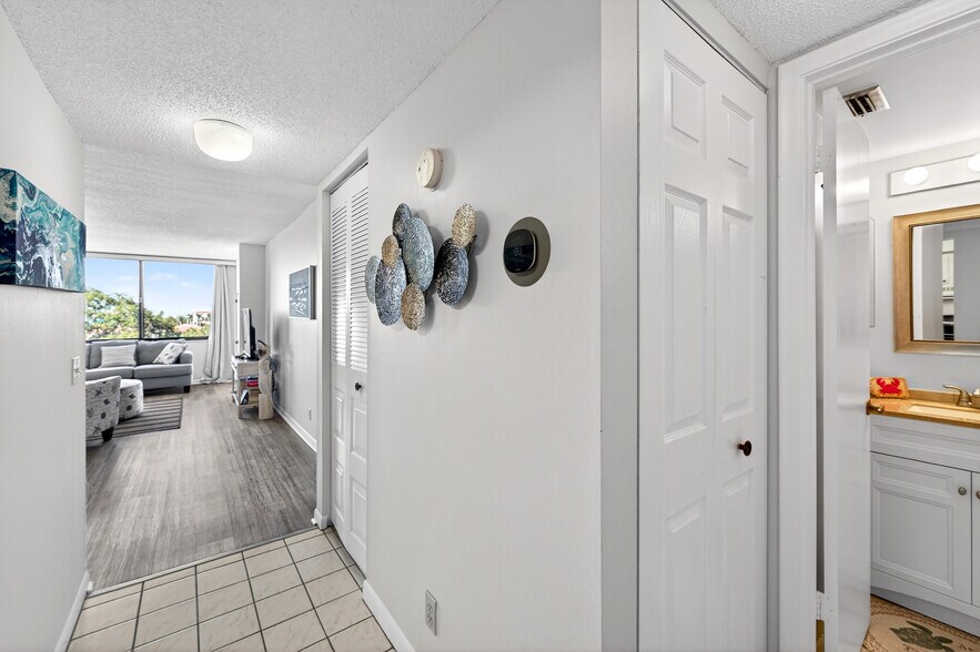 Building Photo - 6218 Palma del Mar Blvd S