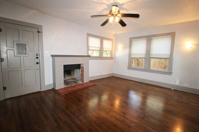 Building Photo - 436 W Rosewood Ave