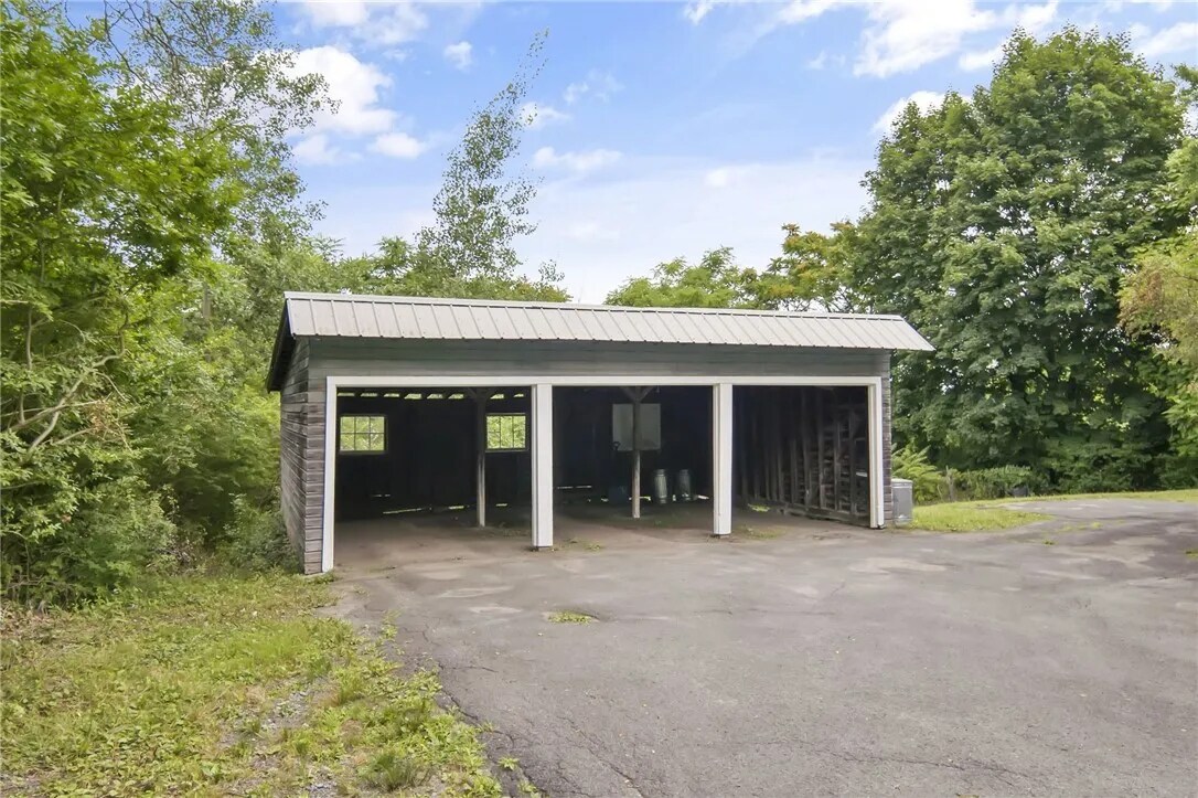 Building Photo - 908 Danby Rd