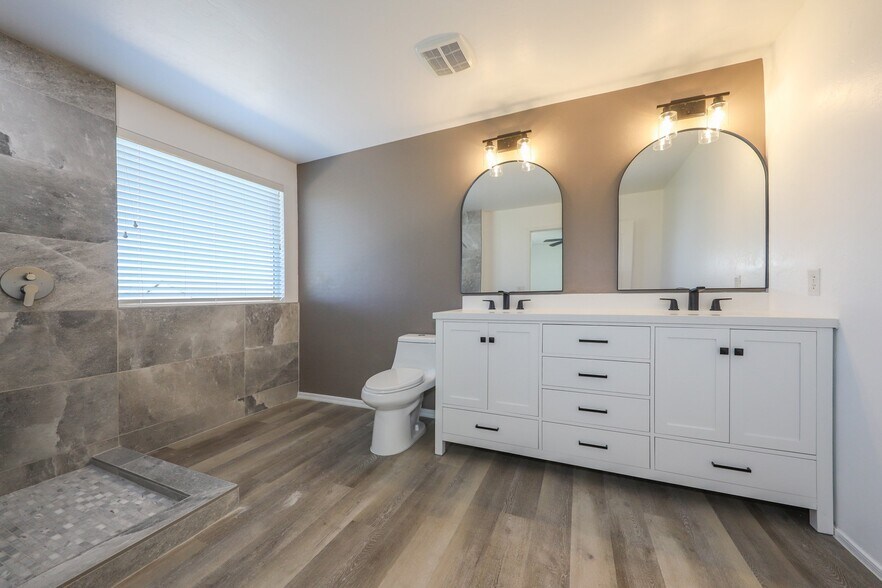 Building Photo - 718 S Harry P Stagg Dr