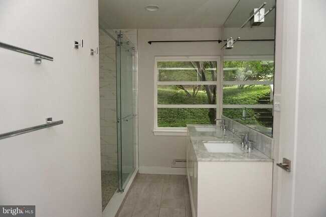 Building Photo - 444 Garrison Forest Rd