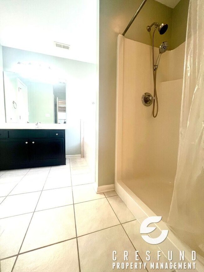 Building Photo - 3bedroom 2.5 Bath Home in Overhills Creek-...