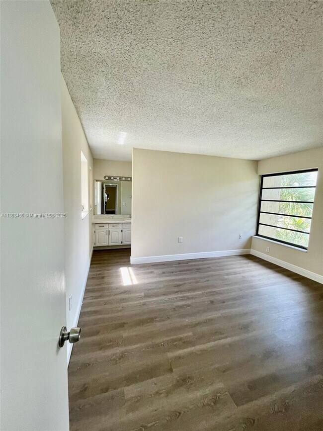 Building Photo - 9015 SW 125th Ave
