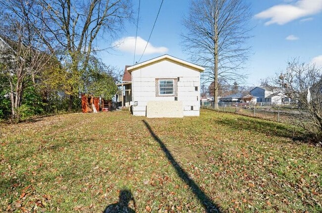 Building Photo - 2405 W 10th St