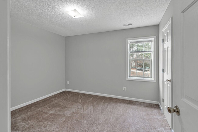 Building Photo - 872 Pine Valley Rd