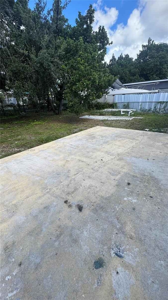 Building Photo - 901 NW 116th St