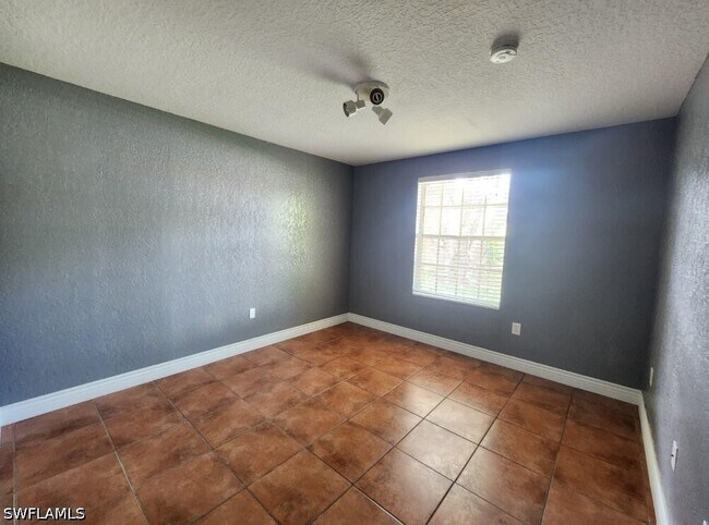 Building Photo - 416 Banyon Tree Cir