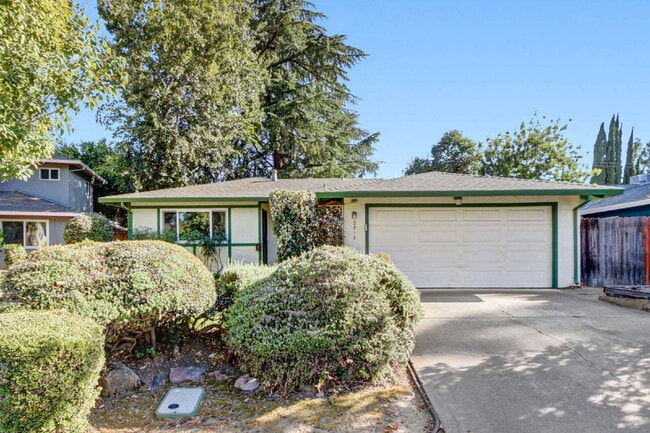 Building Photo - Classic Davis Manor Ranch — 3 Bed, 2 Bath with Covered Patio and Large Yard