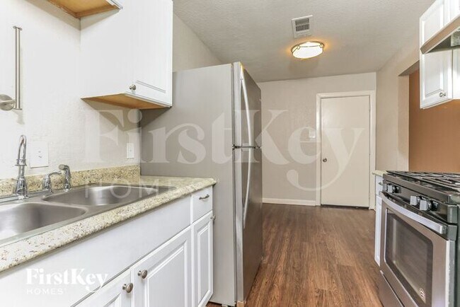 Building Photo - 1506 Winderemere Dr