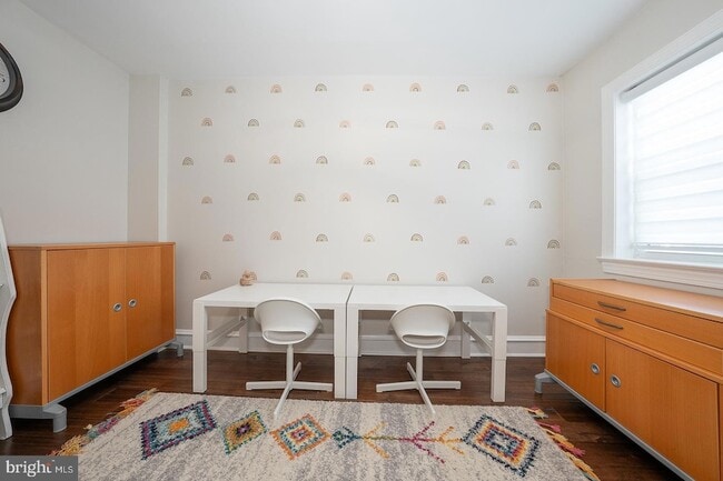 Building Photo - 227 E Hathaway Ln