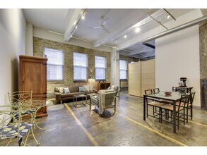 Building Photo - 700 N Washington Ave
