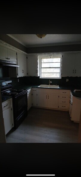 Building Photo - 3808 SE Bedford Dr