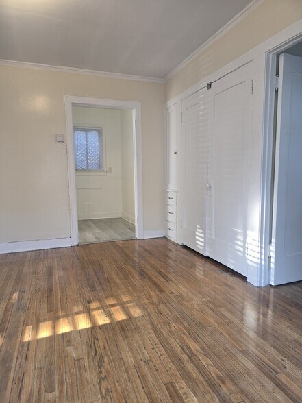 Building Photo - 2808 1/2 Hillcrest Dr