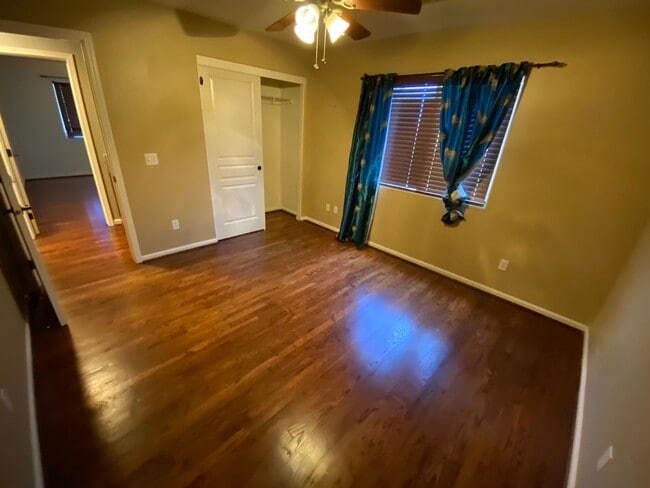 Building Photo - Big beautiful Home for rent in Visalia, Ca