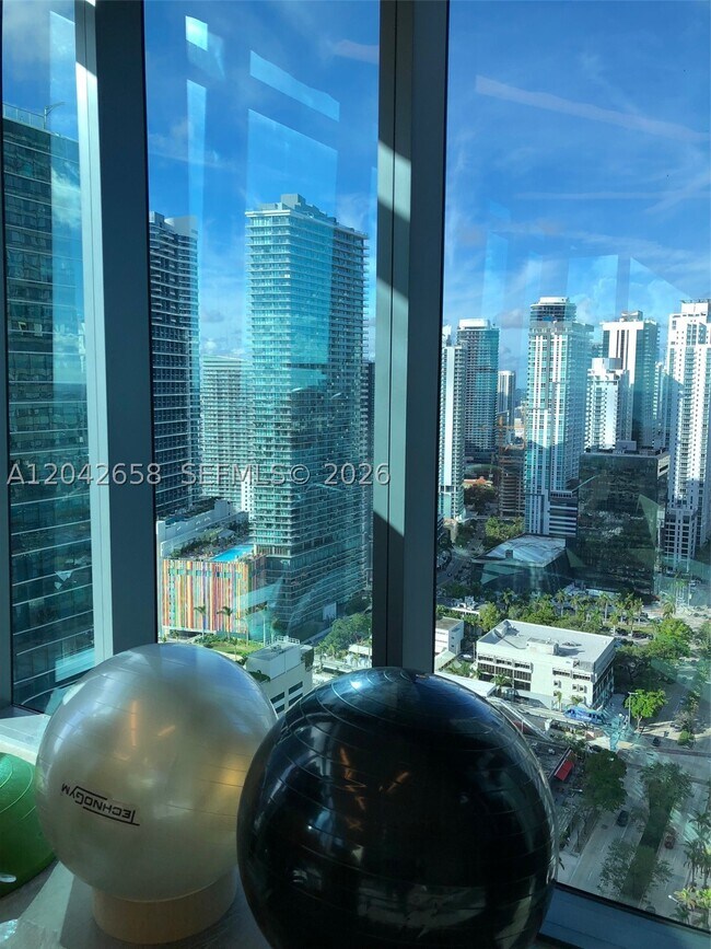 Building Photo - 1451 Brickell Ave