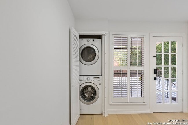 Building Photo - 7815 Broadway St