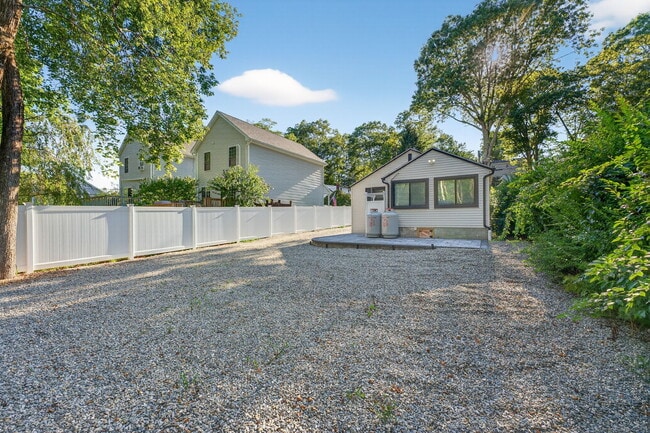 Building Photo - 39 Spring Glen Rd