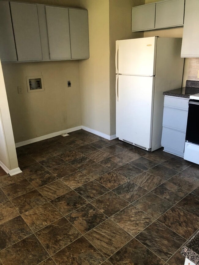 Building Photo - 1918 Bouton Bnd