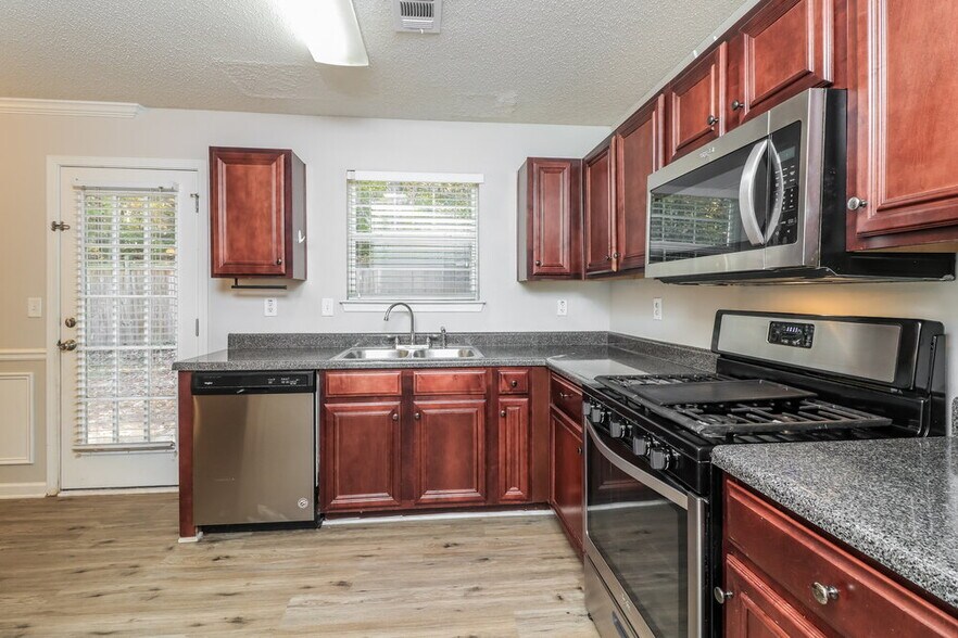 Building Photo - 383 Hidden Creek Ln