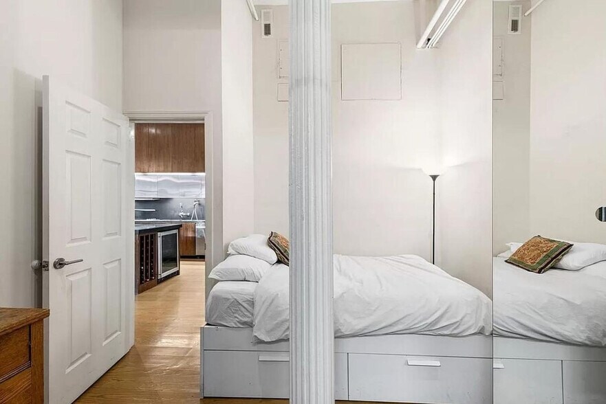 Building Photo - 1 Bond St