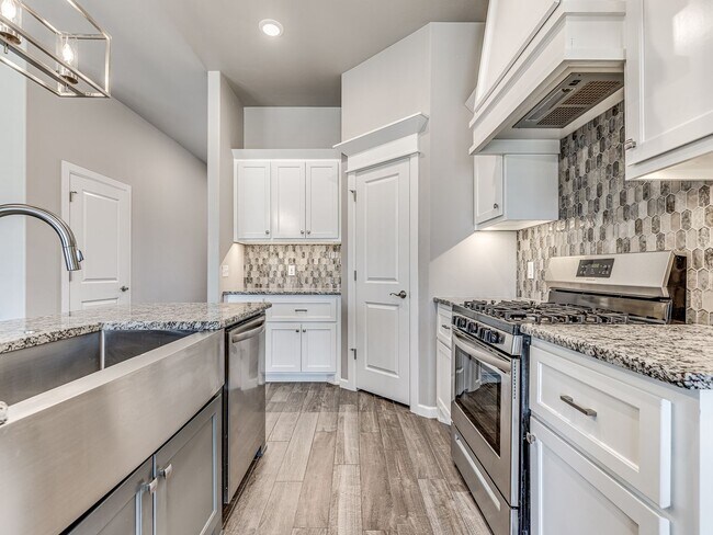 Building Photo - Newer Home in Ironstone + 3 bedrooms + 2 bathrooms + Edmond Schools